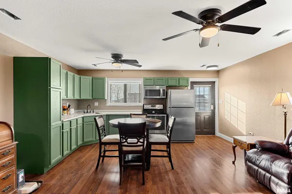 $649,900 | 21184 Allentown Road, Pekin, IL 61554