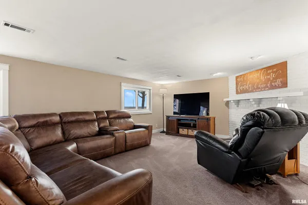 $634,800 | 21184 Allentown Road, Pekin, IL 61554