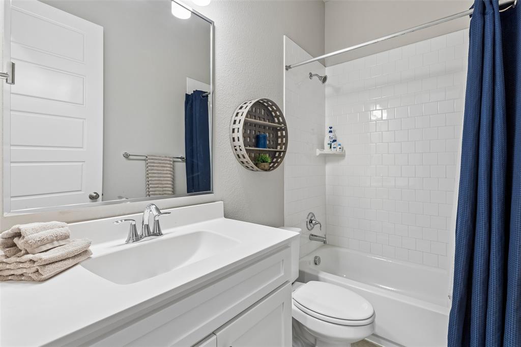 8914 Edna Place Rowlett, TX 75089 - Photo 20 of 35 Secondary bathroom
