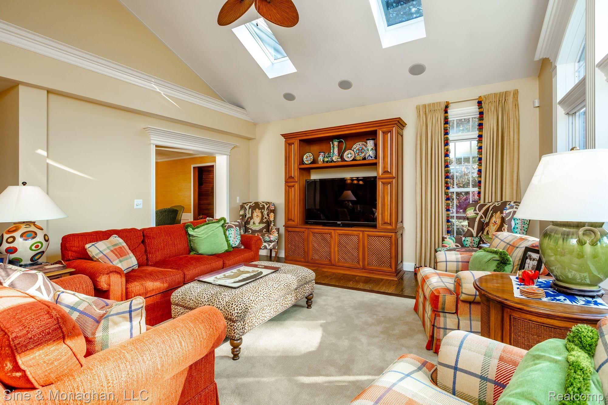 319 Touraine Road Grosse Pointe, MI 48236 - Photo 20 of 59 319 Touraine S017.jpg