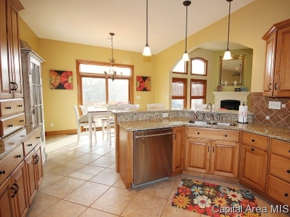 2700 Newcastle Court Springfield, IL 62711 - Photo 2 of 24 Gallery Image 2