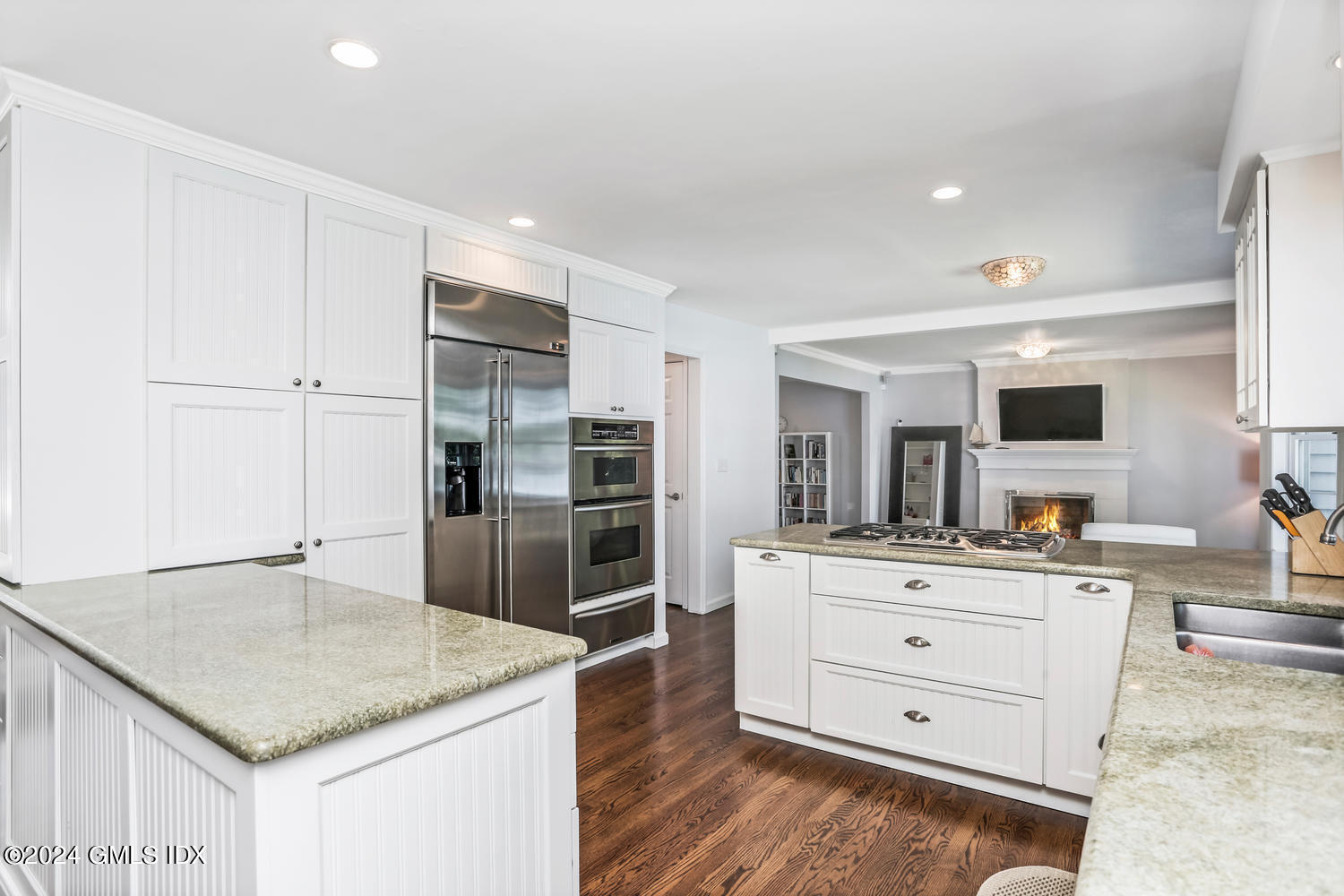24 Juniper Lane Riverside, CT 06878 - Photo 13 of 35 24 Juniper Ln Riverside CT-large-020-011