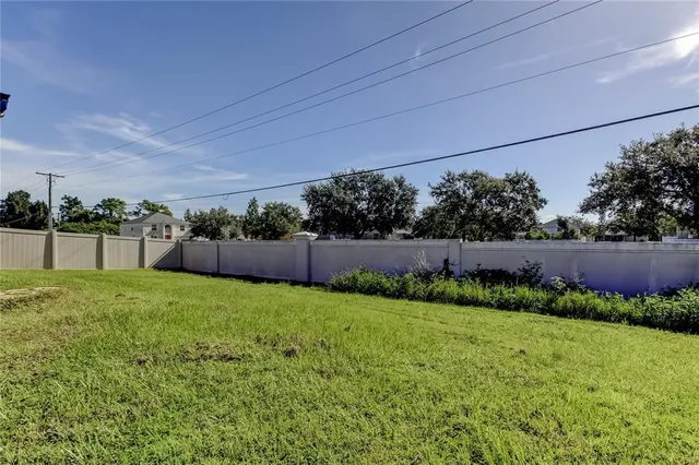 a view of a house with backyard and garden