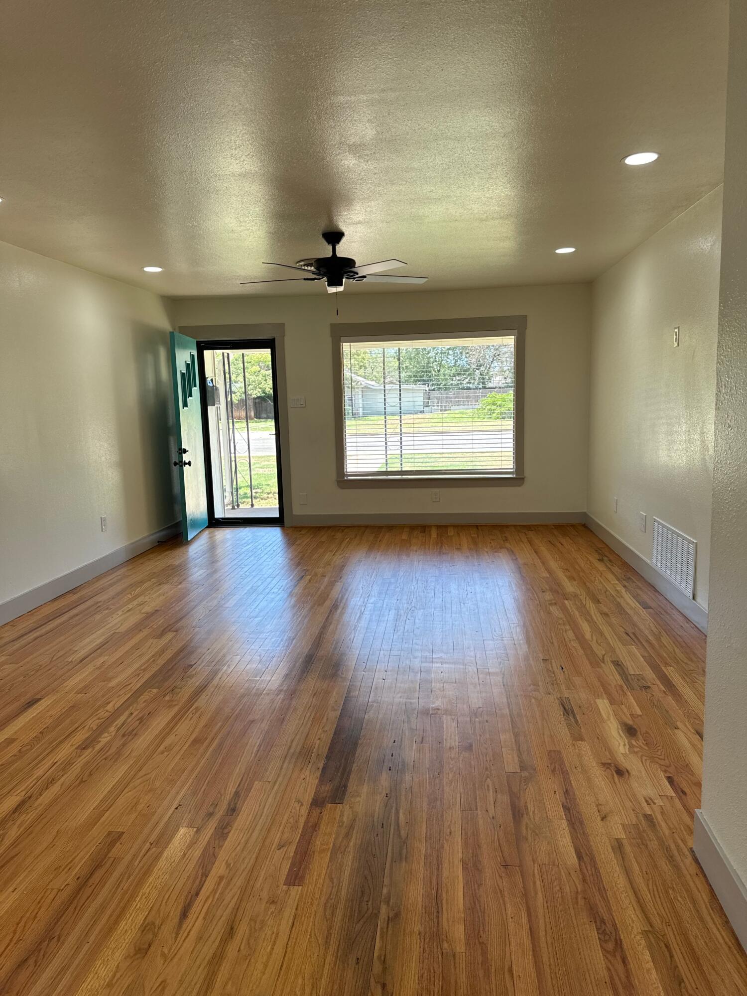 2608 38th Street Lubbock, TX 79413 - Photo 2 of 11 5