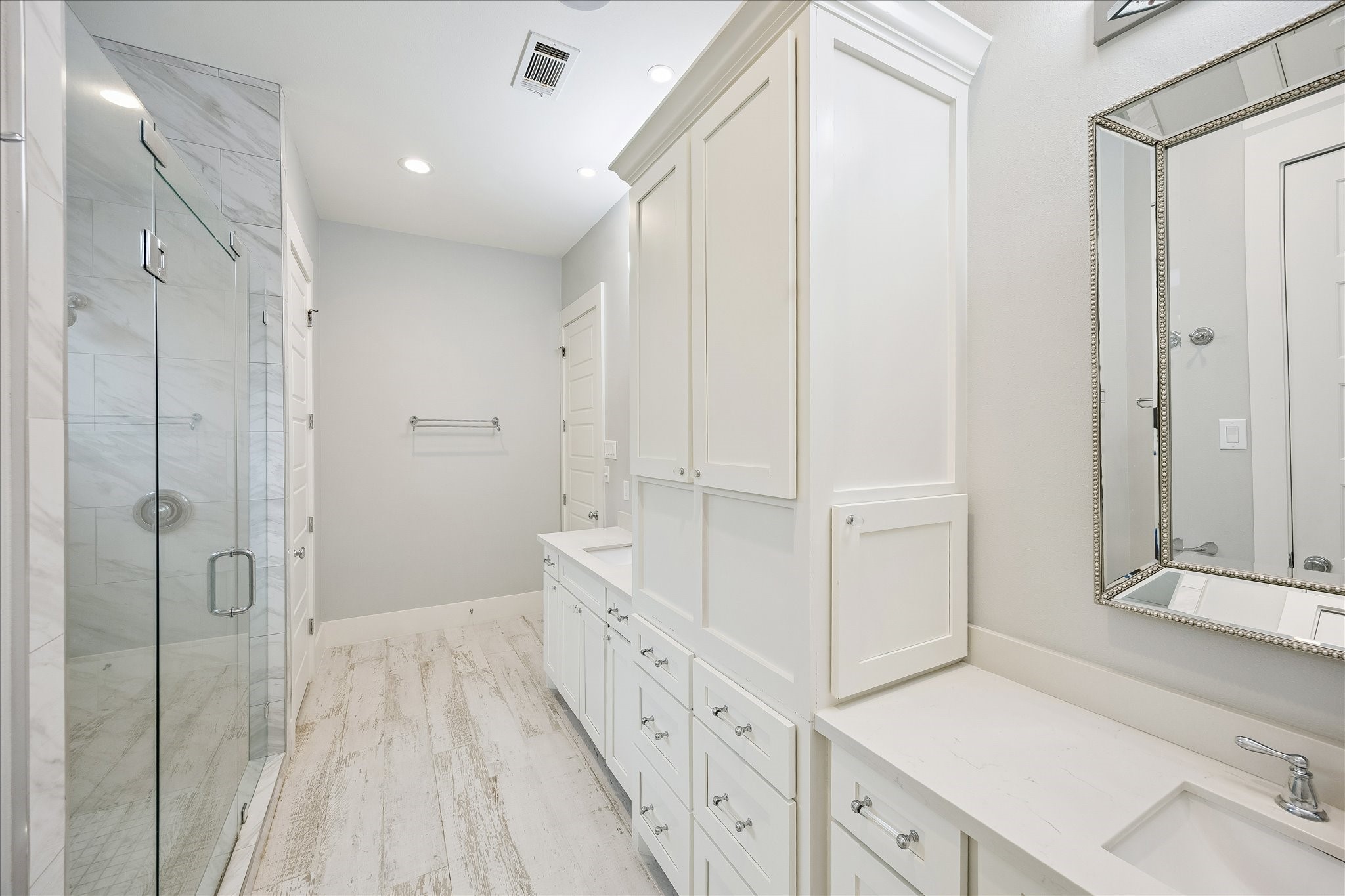 1519 Richelieu Lane Houston, TX 77018 - Photo 14 of 30 Ample built in cabinets