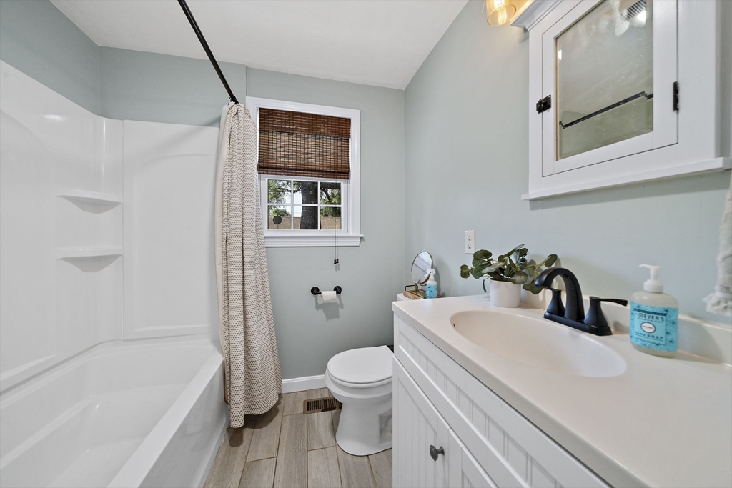 33 Bartlett Road Randolph, MA 02368 - Photo 15 of 35