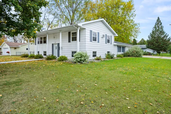 $299,900 | 429 14th Street North, Breckenridge, MN 56520