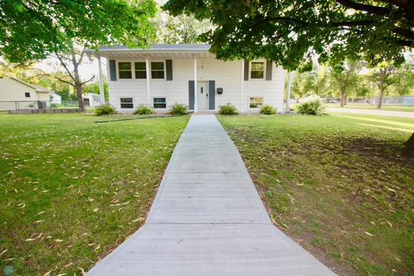 $299,900 | 429 14th Street North, Breckenridge, MN 56520