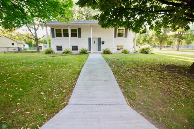 $315,000 | 429 14th Street North, Breckenridge, MN 56520