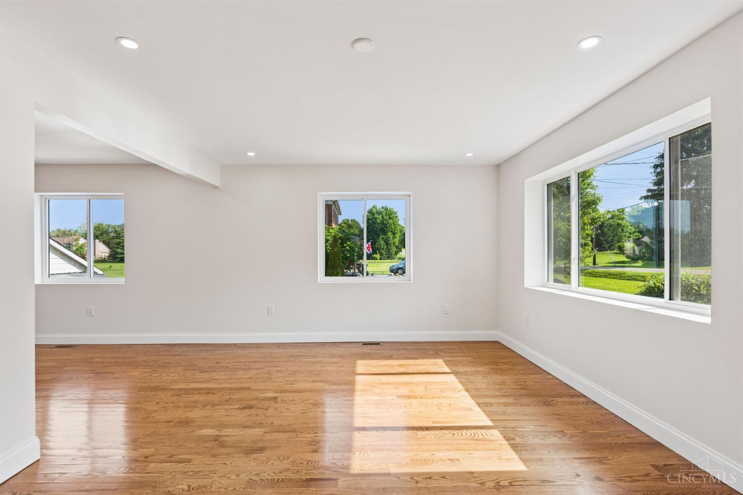 2183 8 Mile Road Cincinnati, OH 45244 - Photo 12 of 54 Living Room