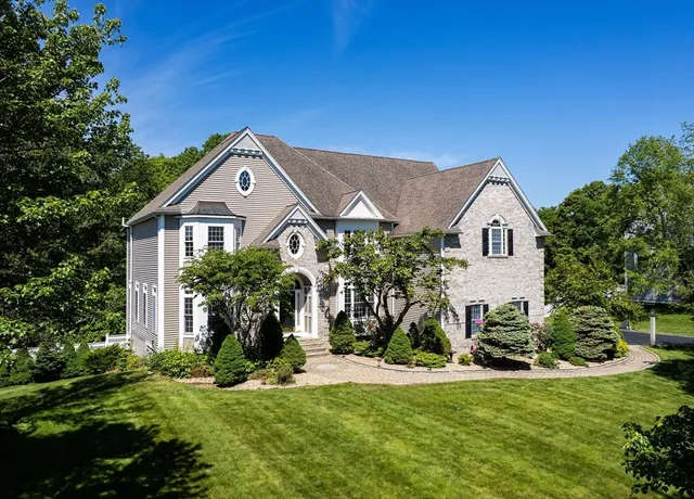 $1,749,000 | 10 Oak Street, Hopkinton, MA 01748