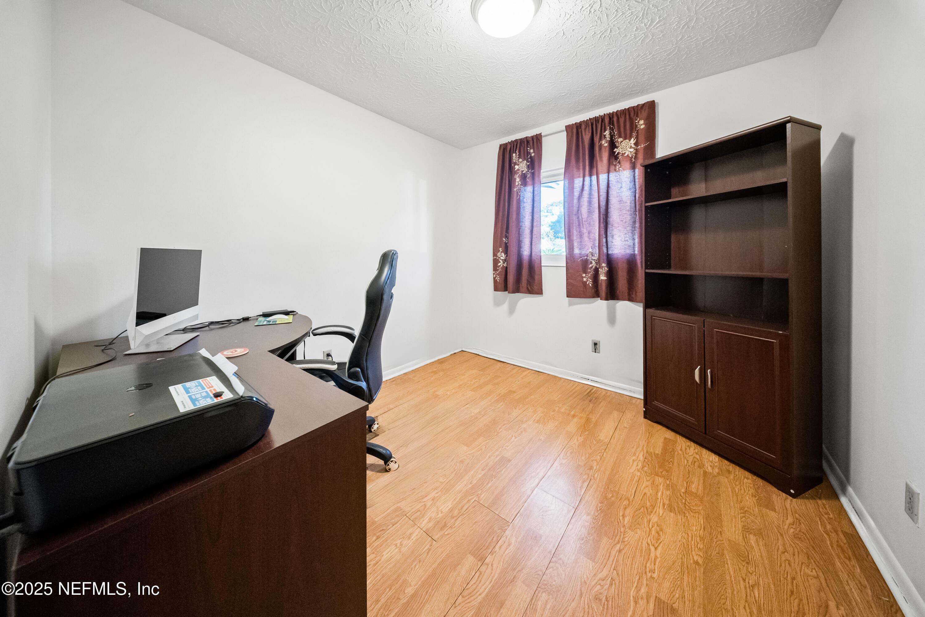 8342 Barracuda Road Jacksonville, FL 32244 - Photo 12 of 20 a room with a bed and a desk