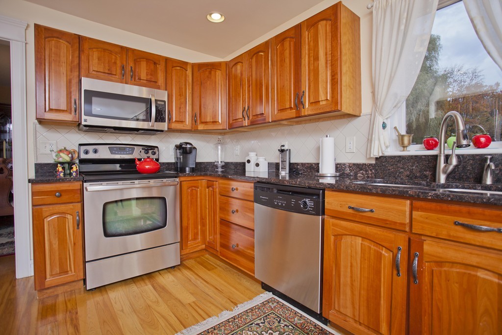 517 Westhampton Road Northampton, MA 01062 - Photo 4 of 28