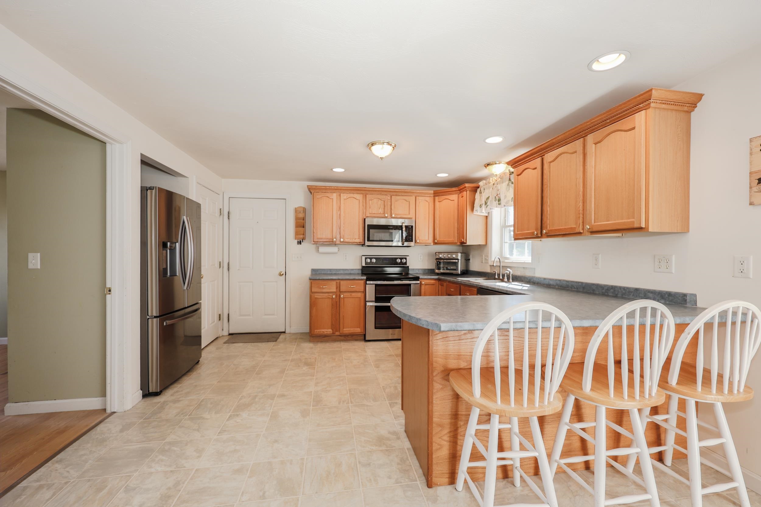 66 Sandy Brook Street Manchester, NH 03103 - Photo 10 of 49 Gallery Image 10