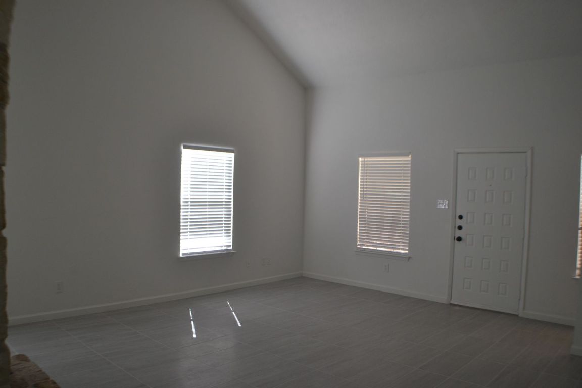 4506 Adelphi Lane Austin, TX 78727 - Photo 3 of 13 Entrance foyer with high vaulted ceiling and baseboards