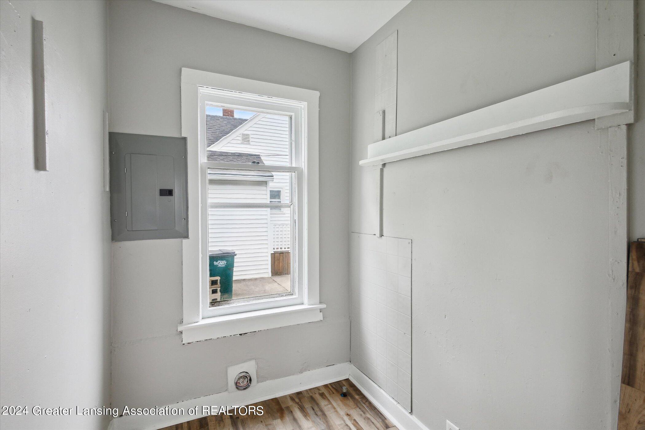 809 East Cavanaugh Road Lansing, MI 48910 - Photo 20 of 33 20-809-E-Cavanaugh-Rd-Lansing-MI-48910-W