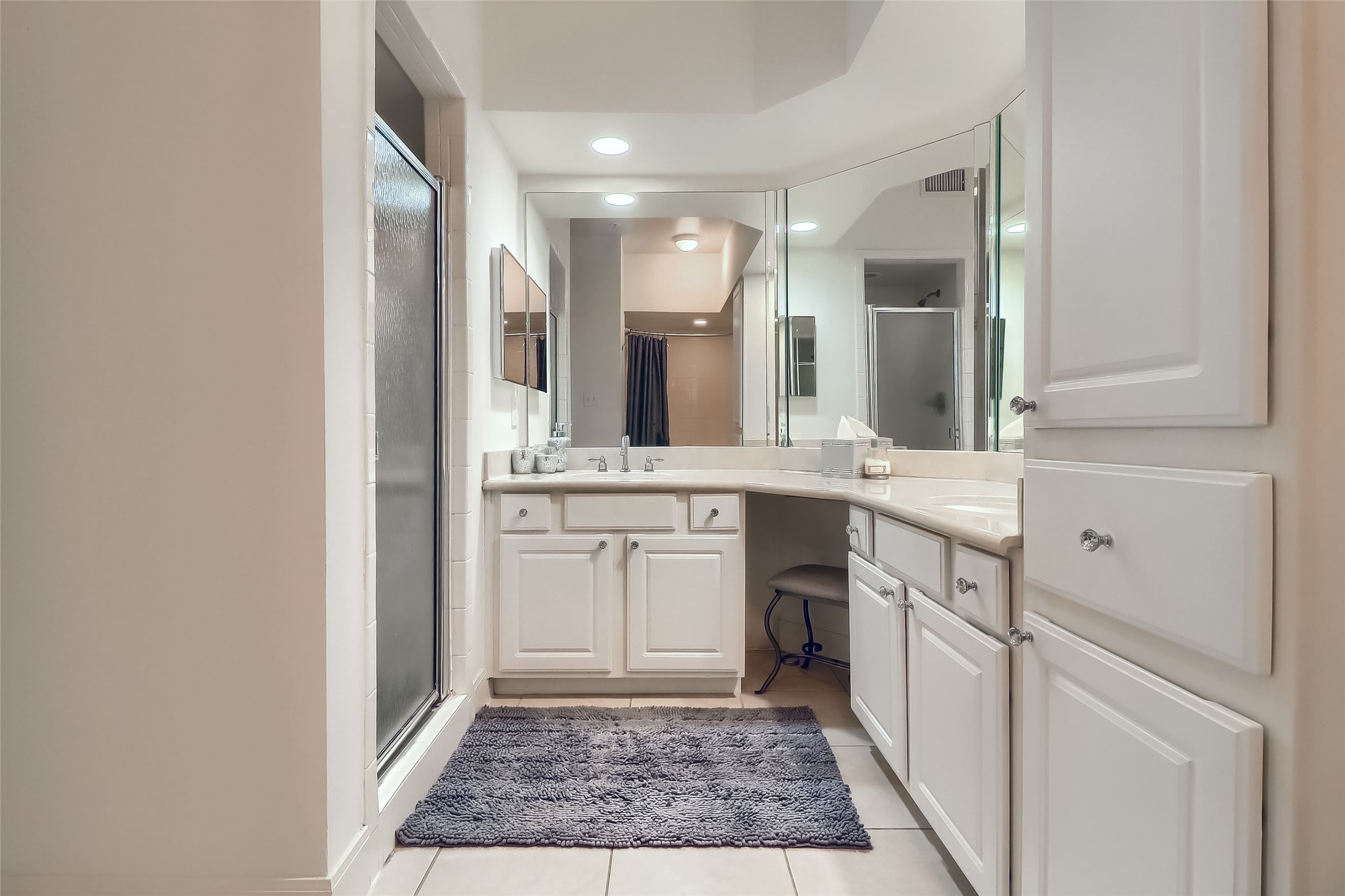 7701 Rialto Boulevard, Unit 1128 Austin, TX 78735 - Photo 16 of 35 a bathroom with a sink a vanity and a mirror