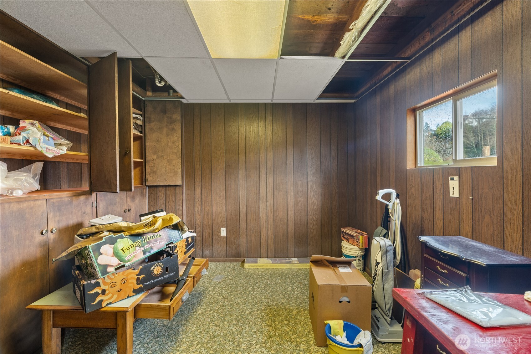 324 North F Street Aberdeen, WA 98520 - Photo 20 of 32 a bedroom with furniture and a window