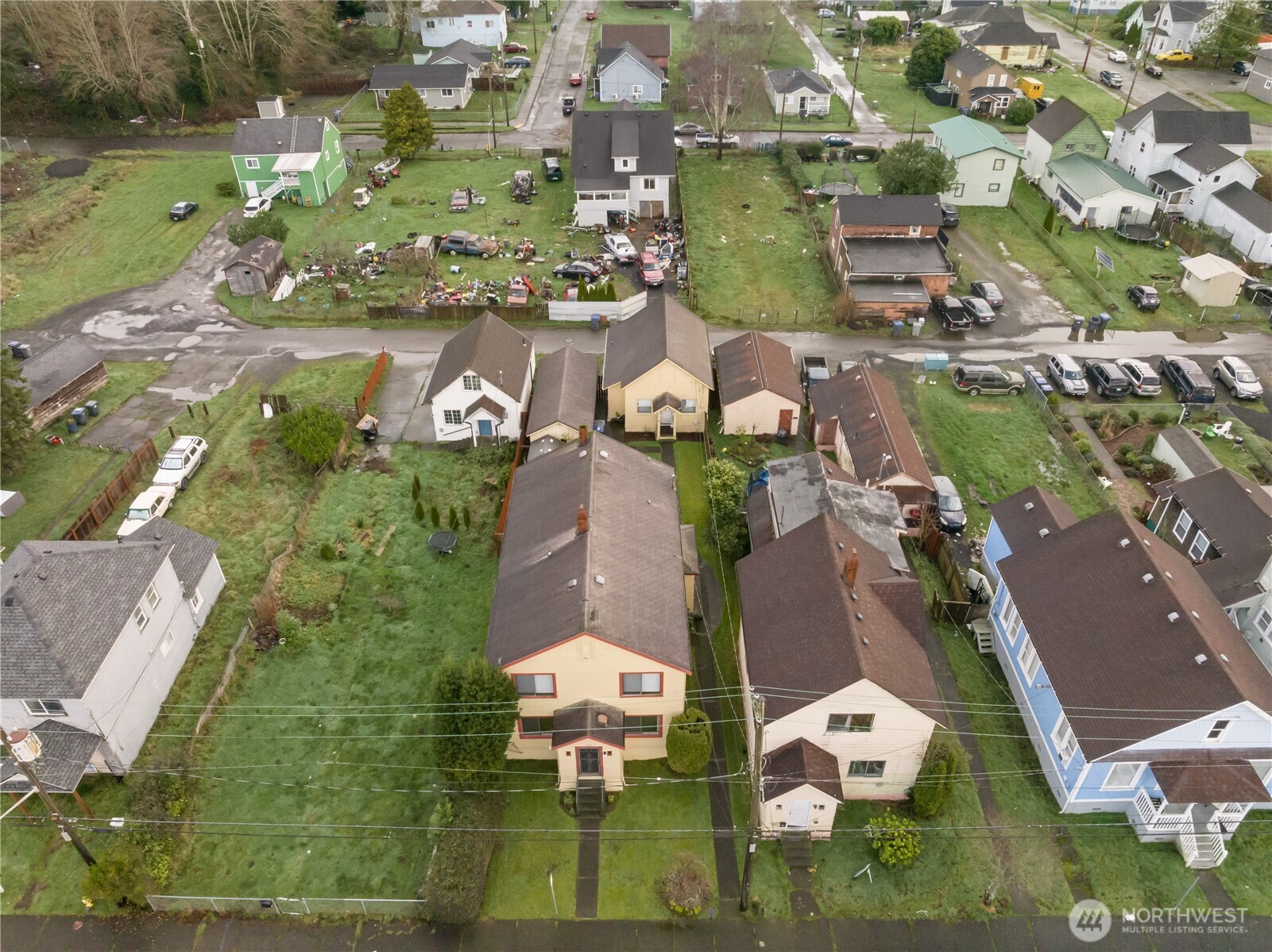 324 North F Street Aberdeen, WA 98520 - Photo 27 of 32 an aerial view of residential houses with outdoor space and parking