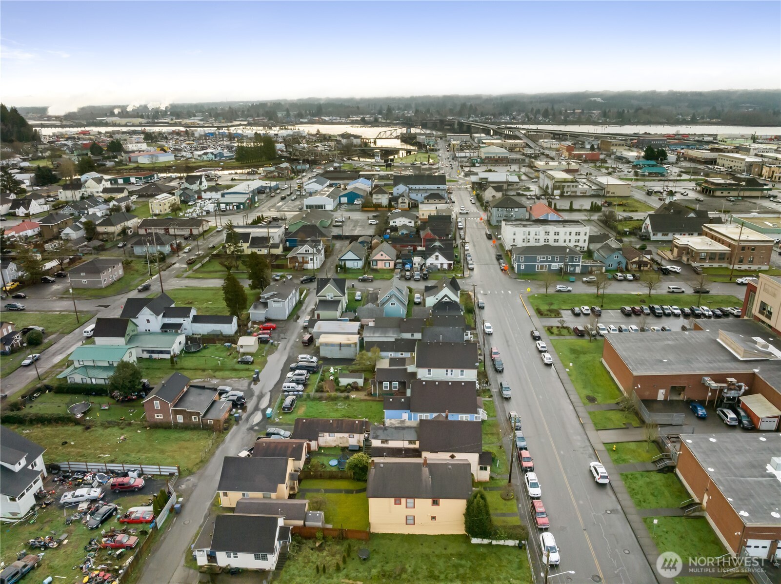 324 North F Street Aberdeen, WA 98520 - Photo 29 of 32 an aerial view of a city with lots of residential buildings