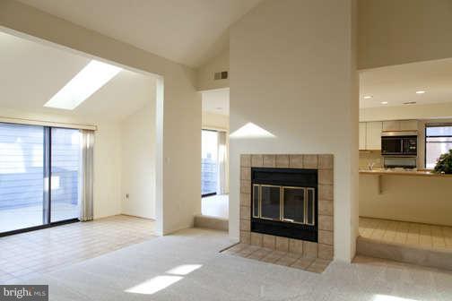 1983 Solaridge Court Reston, VA 20191 - Photo 3 of 20 Living Room
