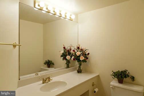 1983 Solaridge Court Reston, VA 20191 - Photo 6 of 20 Bath