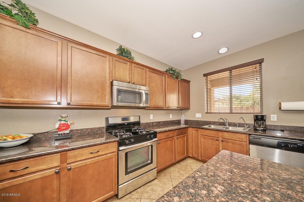 2034 South Martingale Road Gilbert, AZ 85295 - Photo 32 of 48 Kitchen3