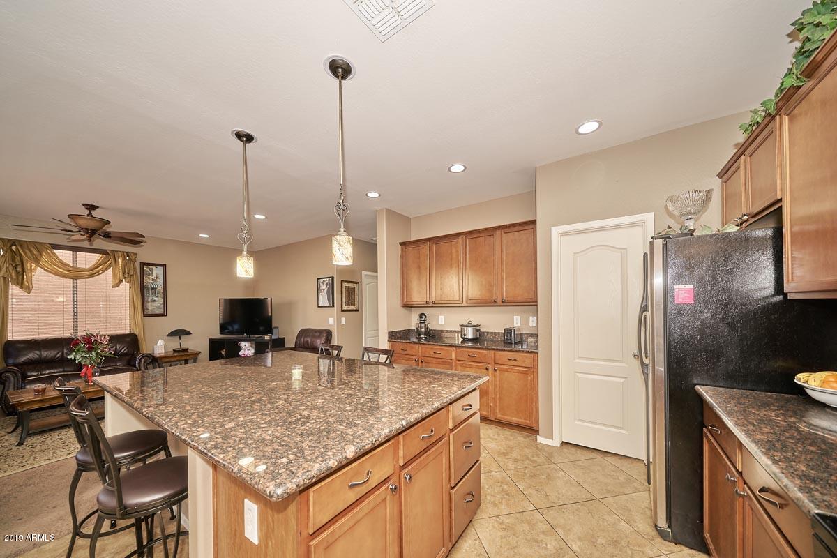 2034 South Martingale Road Gilbert, AZ 85295 - Photo 33 of 48 Kitchen4