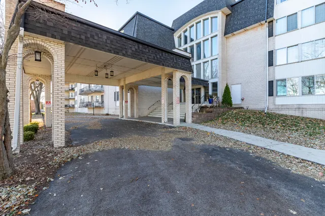 $211,999 | 8750 Harrison Avenue, Unit 211, Munster, IN 46321