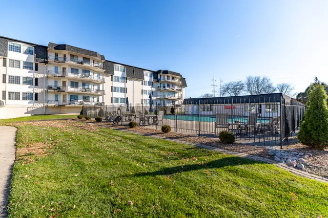 $211,999 | 8750 Harrison Avenue, Unit 211, Munster, IN 46321