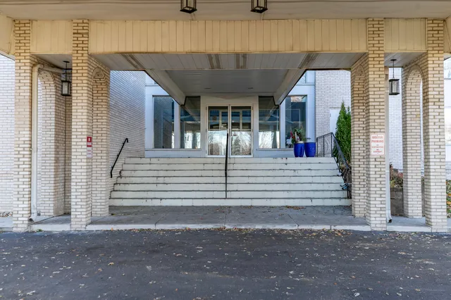 $211,999 | 8750 Harrison Avenue, Unit 211, Munster, IN 46321