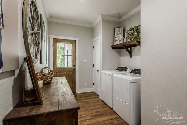 a view of a outdoor space and a yard