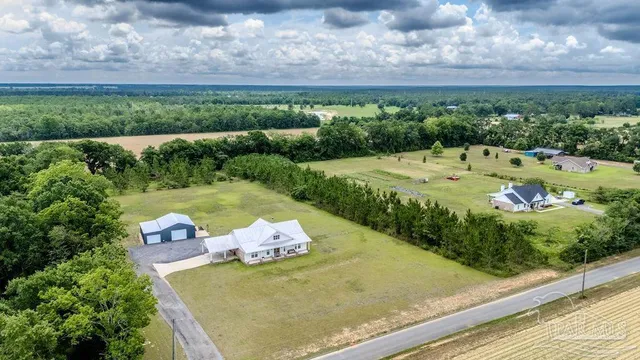 a view of a back yard of the house