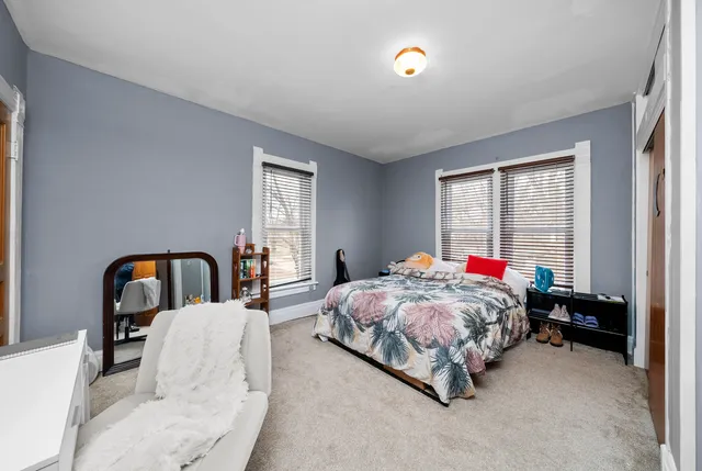 a bed room with two bed and a window