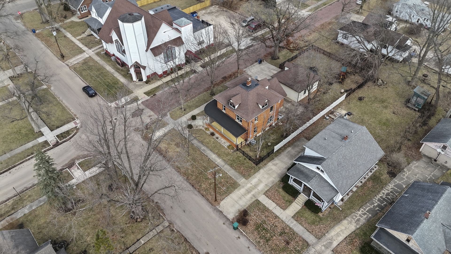 516 Catherine Street Ottawa, IL 61350 - Photo 31 of 38 an aerial view of a house