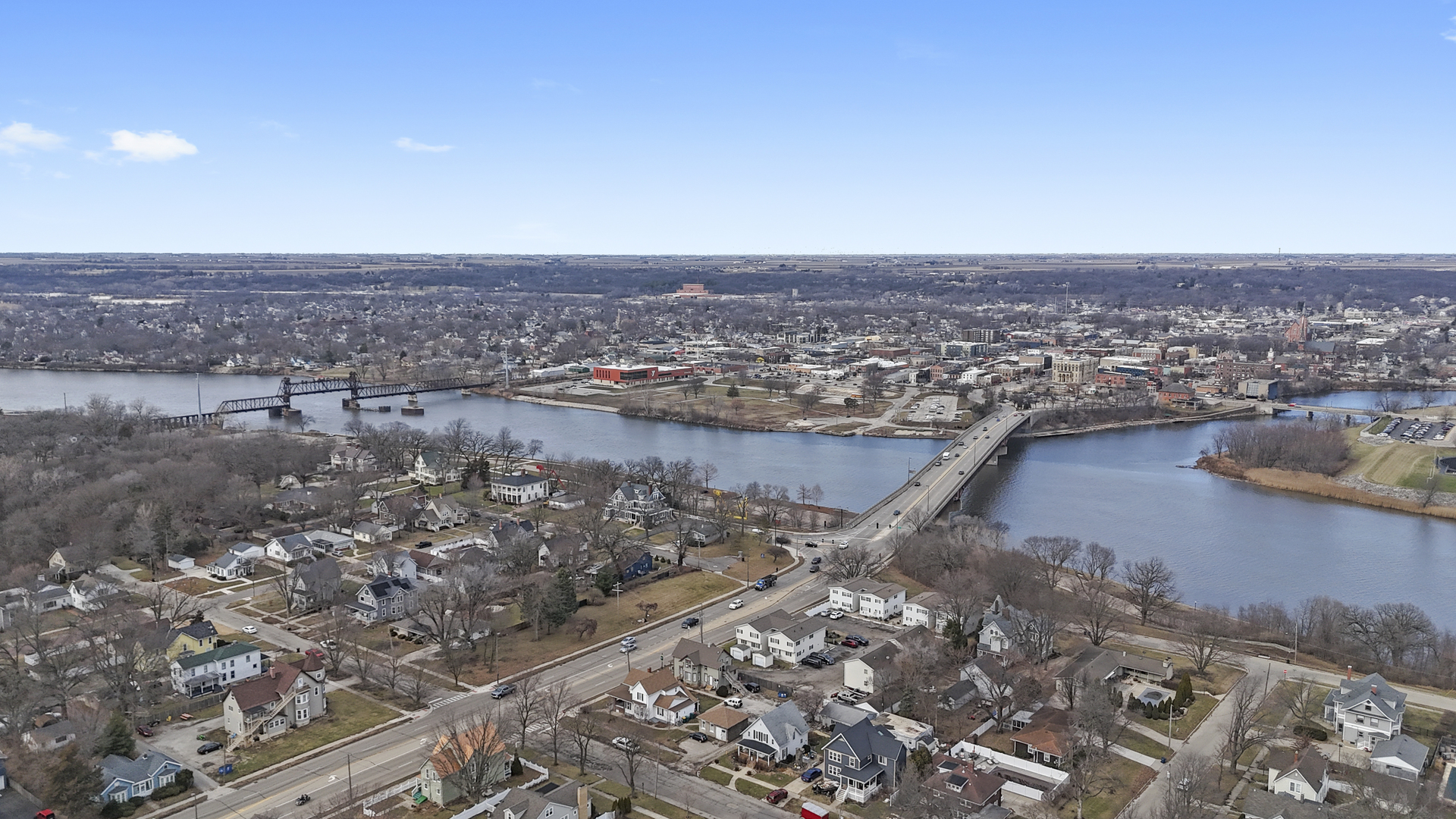 516 Catherine Street Ottawa, IL 61350 - Photo 35 of 38 an aerial view of residential building and lake view