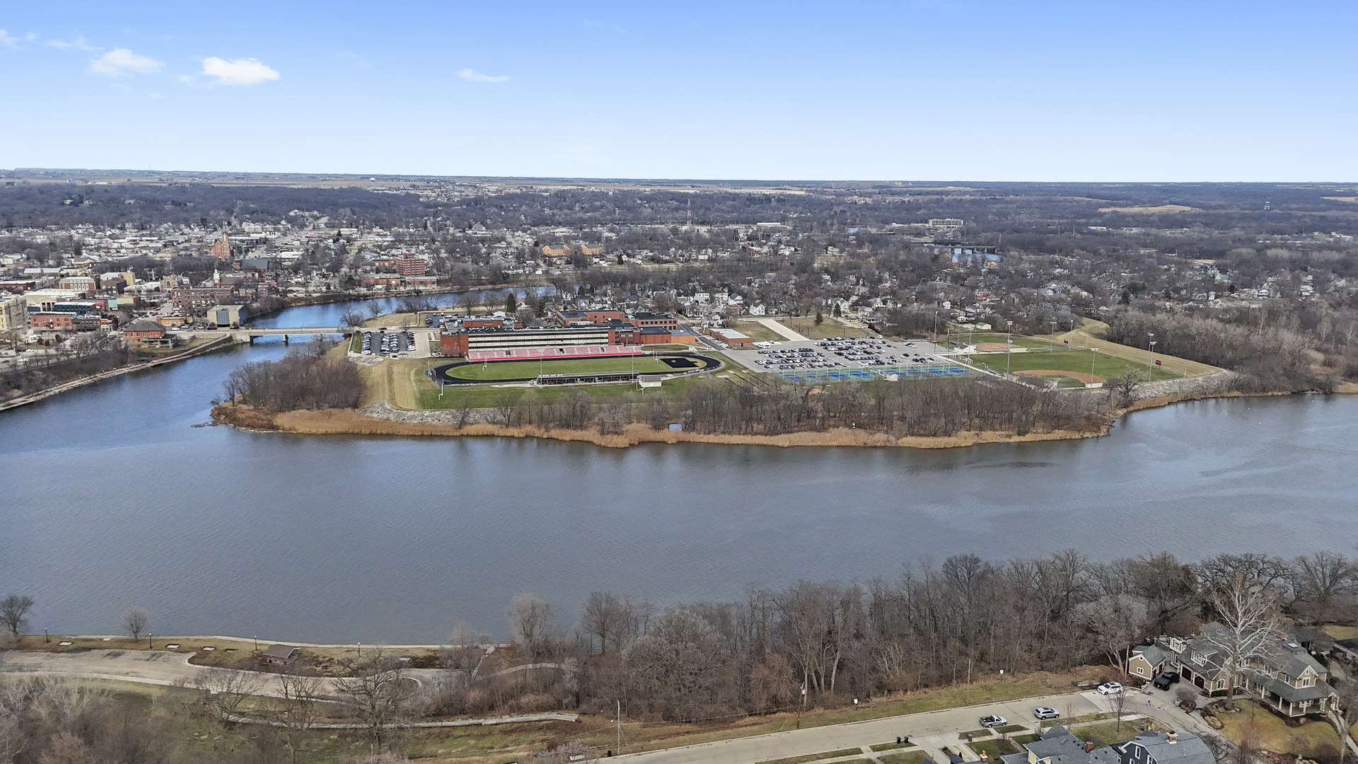 516 Catherine Street Ottawa, IL 61350 - Photo 36 of 38 an aerial view of residential houses with outdoor space and lake view