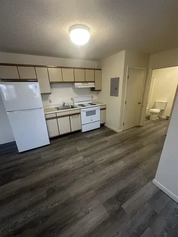 $1,425 | 16 Manning Street, Unit 211, Derry, NH 03038