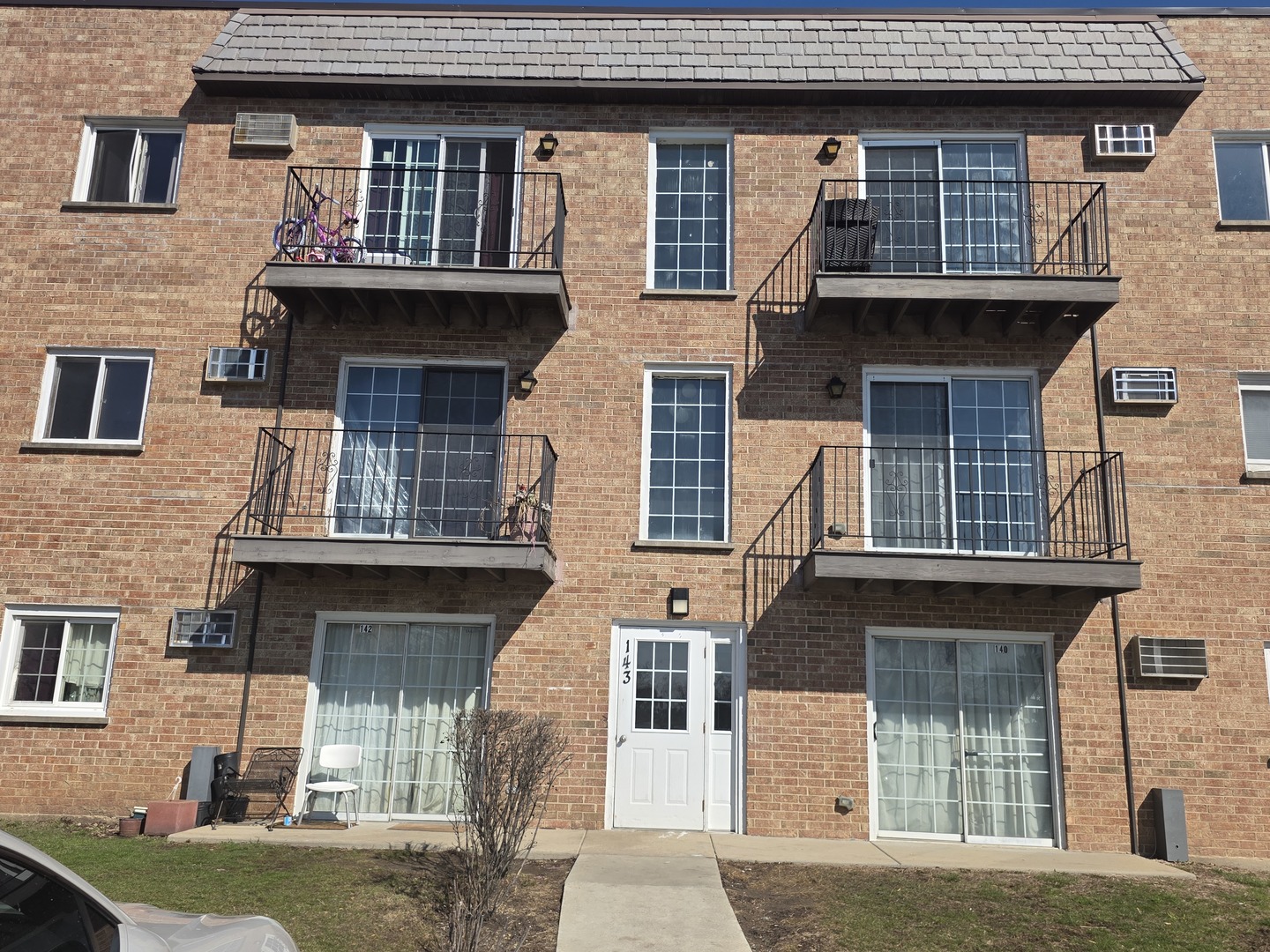 143 West Elk Trail, Unit 342 Carol Stream, IL 60188 - Photo 1 of 13 a front view of a house