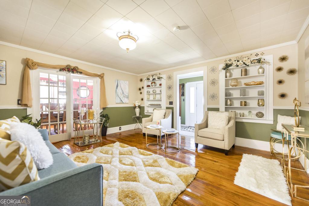 751 Findley Road Pinehurst, GA 31070 - Photo 14 of 47 a living room with furniture and a large window