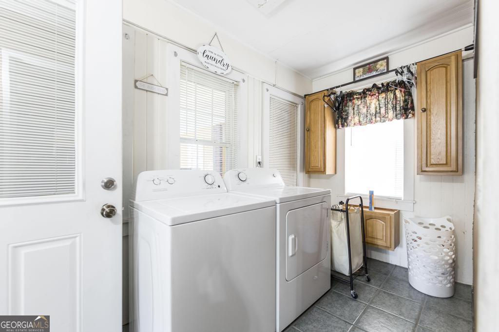 751 Findley Road Pinehurst, GA 31070 - Photo 32 of 47 a utility room with dryer and washer