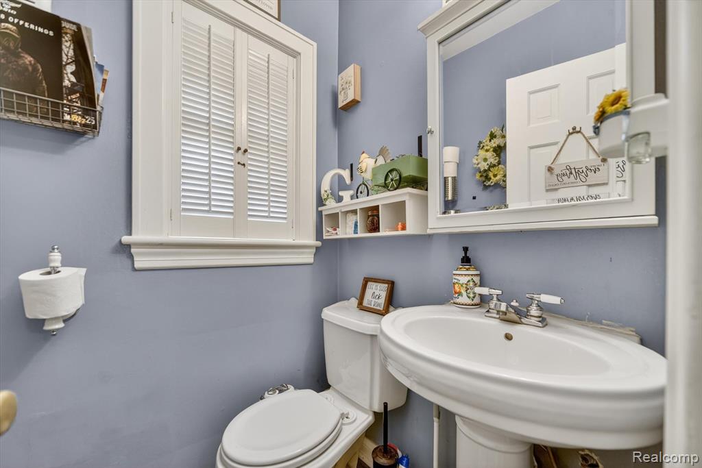 1404 Harvard Road East Lansing, MI 48823 - Photo 14 of 45