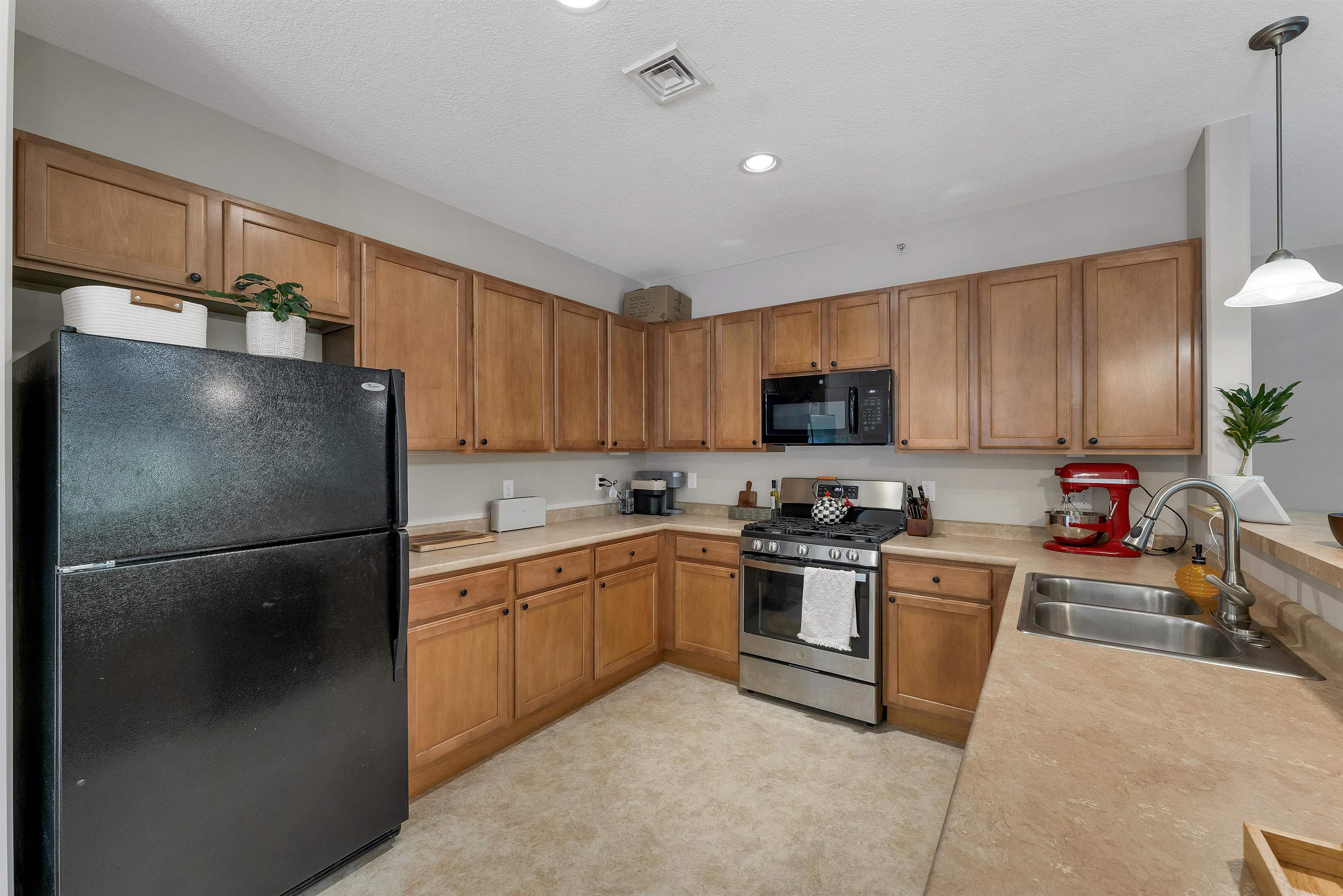17 Roundabout Way, Unit 5 Manchester, NH 03102 - Photo 15 of 57