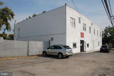 2518 Sparrows Point Road Sparrows Point, MD 21219 - Photo 2 of 19 a view of a car garage