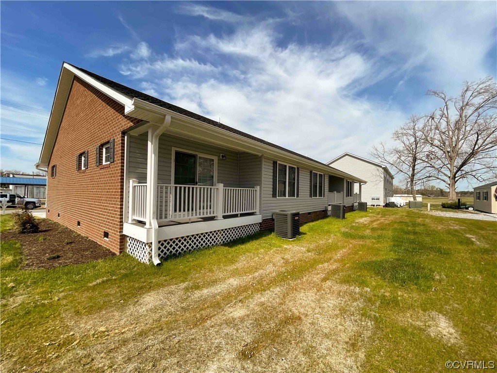 102-112 Maple Street Kenbridge, VA 23944 - Photo 11 of 11 a front view of a house with a yard