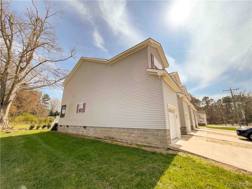 102-112 Maple Street Kenbridge, VA 23944 - Photo 5 of 11 a view of a back yard of the house