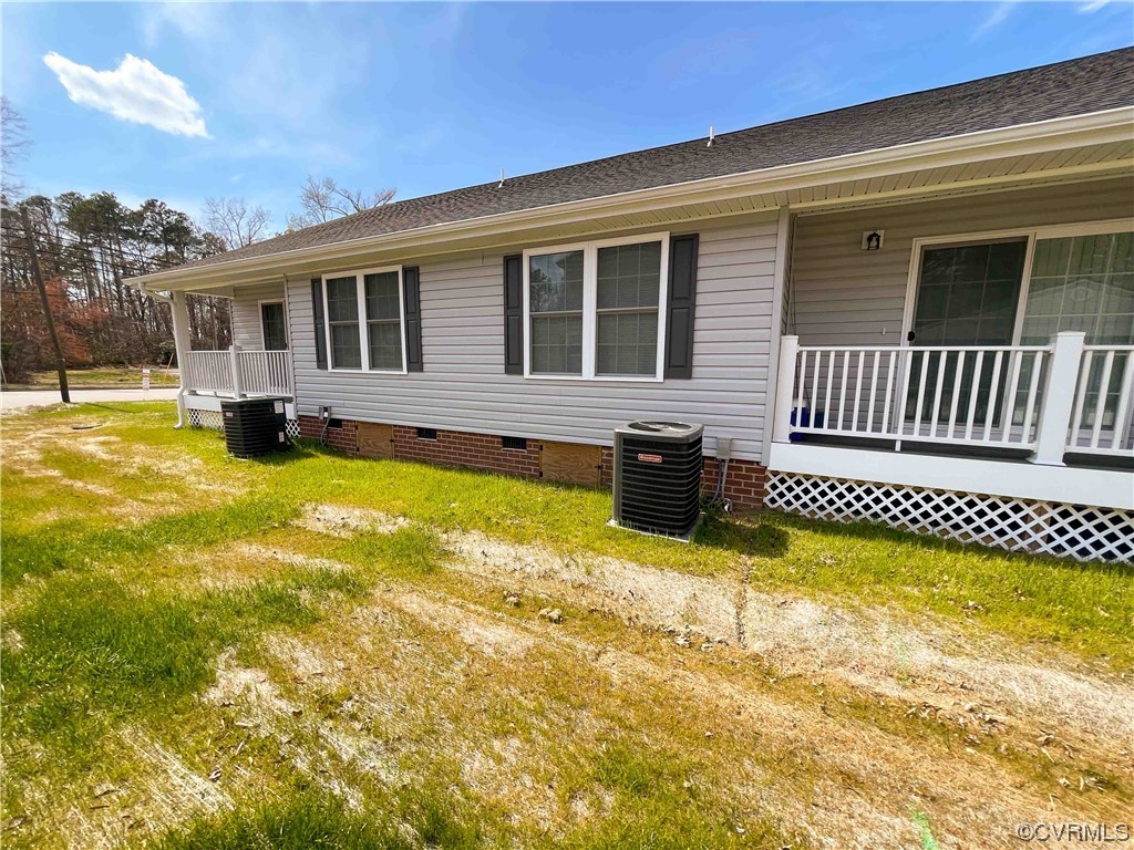 102-112 Maple Street Kenbridge, VA 23944 - Photo 10 of 11 a swimming pool with some pool in front of it