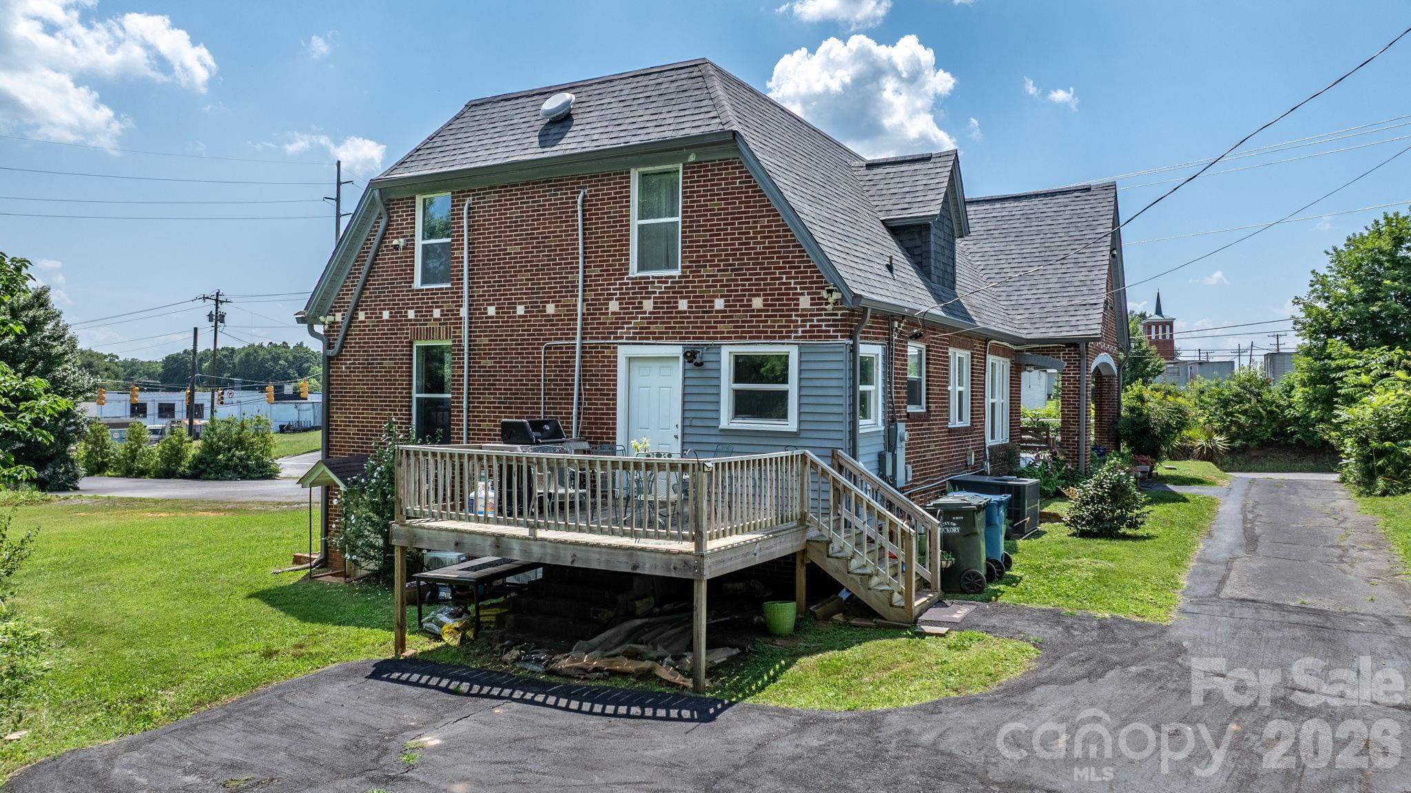 115 12th Street Southwest Hickory, NC 28602 - Photo 34 of 35 a front view of a house with a garden