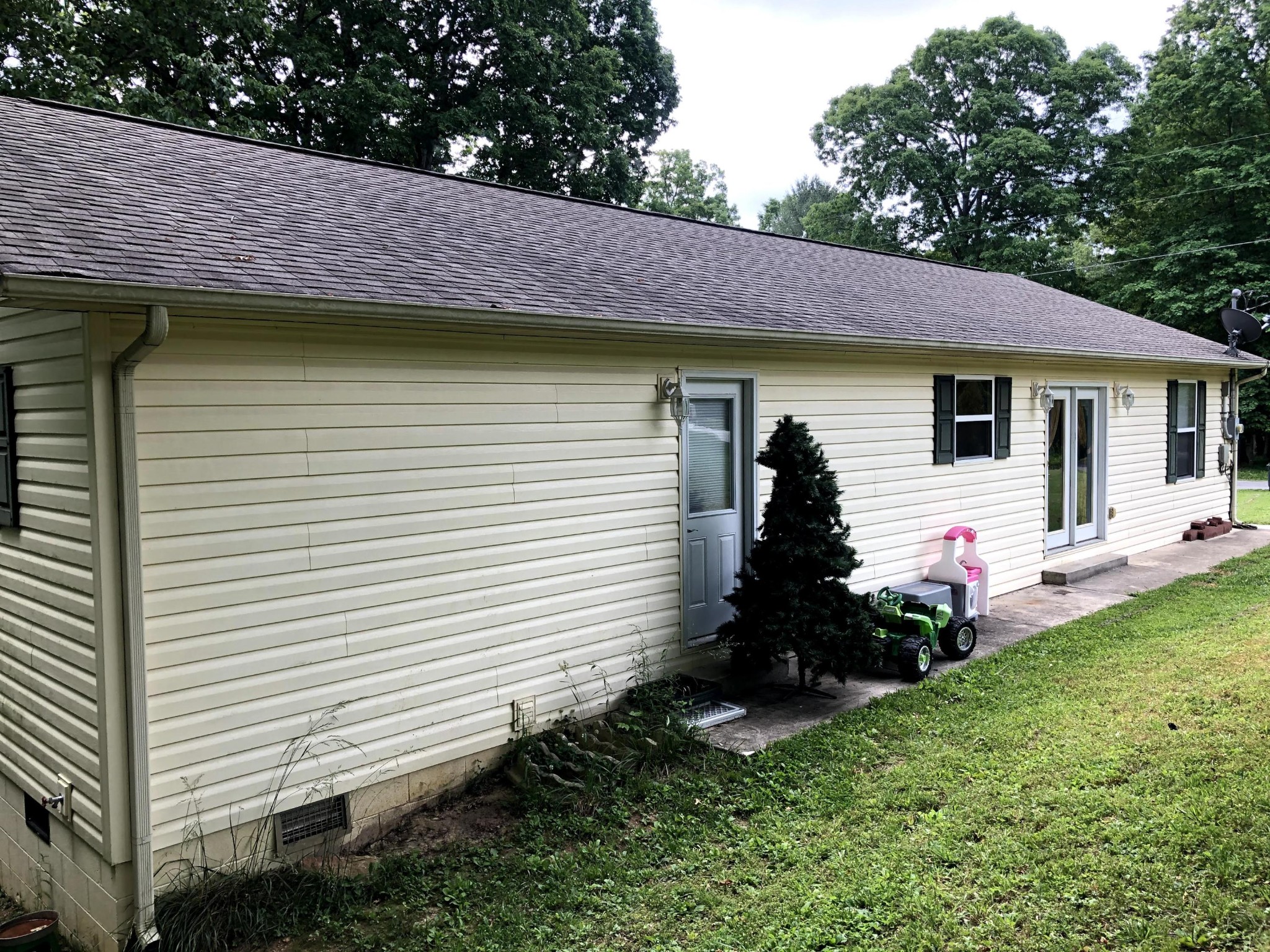 915 Sand Cut Road Oneida, TN 37841 - Photo 7 of 19 a view of a house with a backyard