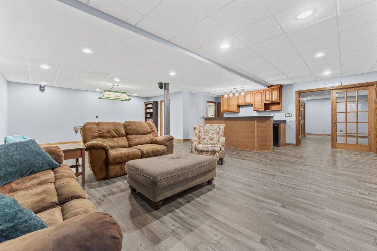 9307 Daniel Lane Spring Grove, IL 60081 - Photo 52 of 70 a living room with furniture and kitchen view